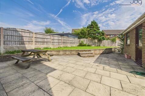 Garden and flagged patio