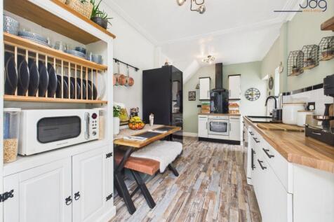 Bright and Airy Kitchen