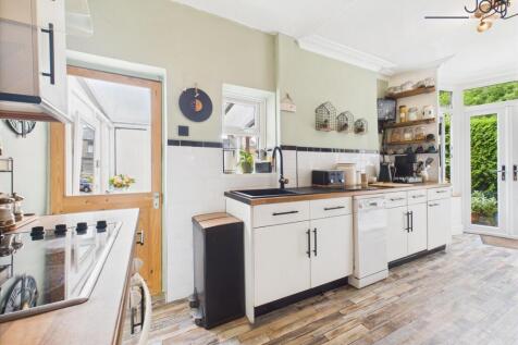 Bright and Airy Kitchen