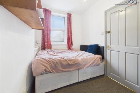 Ground Floor Double Bedroom 1