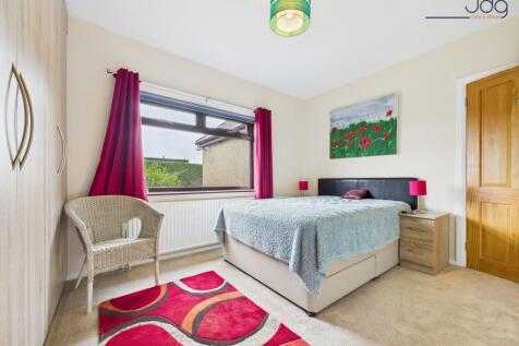 Ground Floor Double Bedroom with built in wardrobes