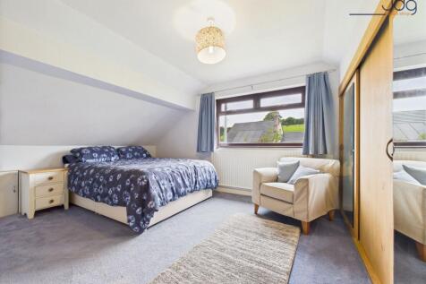 Double Bedroom with built in wardrobes