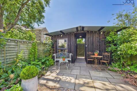 A bespoke workshop/summer house