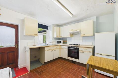 Lower Ground Floor Kitchen with adjoining Cellar