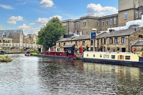 Water Witch Pub along the Canal