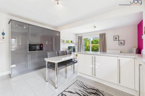 Open Plan Kitchen Diner/Snug