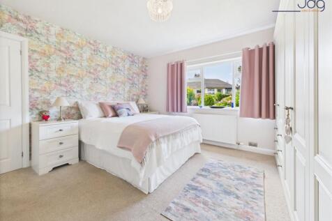 Ground Floor Double Bedroom with built in wardrobes
