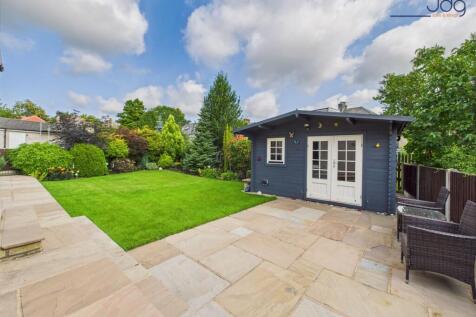 Landscaped Garden and Summer House with power