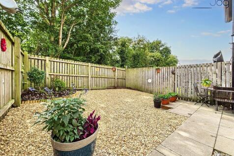 Spacious garden with room to extend