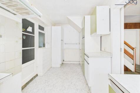 Kitchen with access to Integral garage