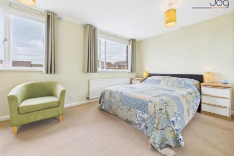 Double Bedroom with built in Wardrobe