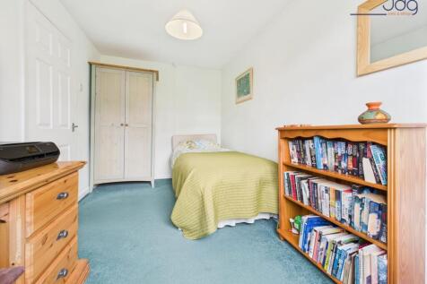 Generous size Single Bedroom