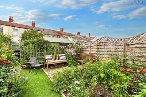 South Facing Garden with Mature plants