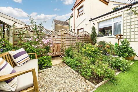 South Facing Garden with Mature plants