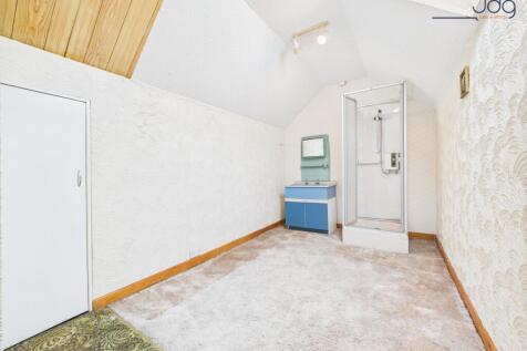 Upstairs Open Plan with plenty of Eaves storage and room for conversion!
