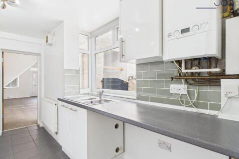 Kitchen Bottom End