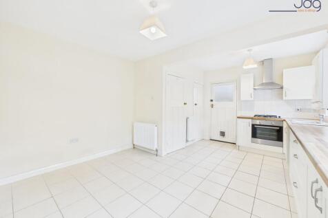 Plenty of Space to Dine