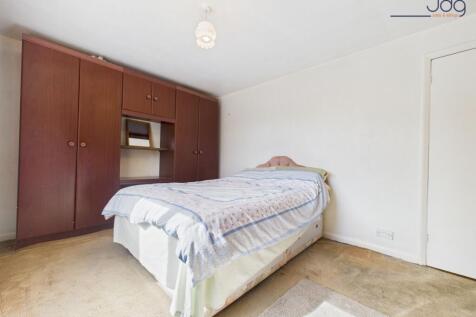Double Bedroom with built in wardrobes