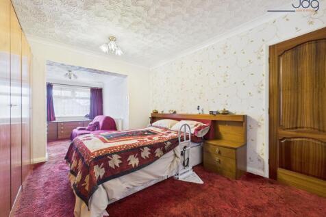 Open Plan Double Bedroom and dressing area
