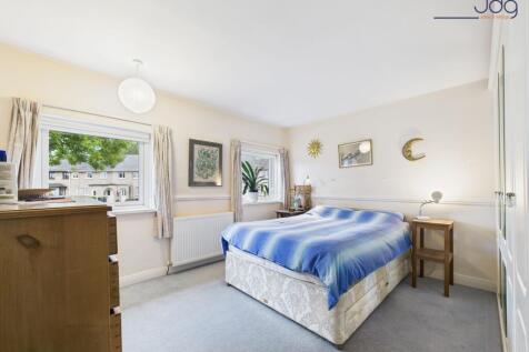 Double Bedroom with fitted wardrobes