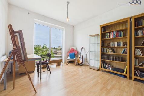 Mezzanine level for bedroom or home office