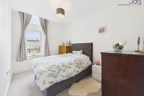 Double Bedroom with Built in Wardrobes and Ensuite