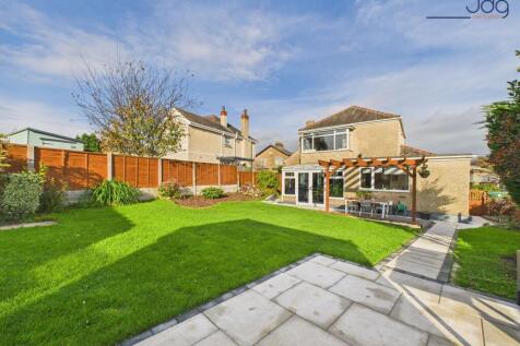 Rear view of the property, spacious garden with sun all day