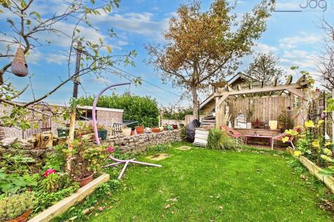 A ginnel separates the yard from the property¿s private garden opposite
