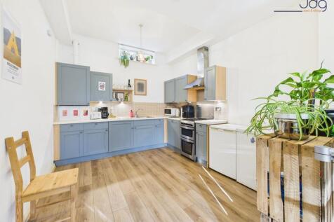 Modern Fitted Kitchen