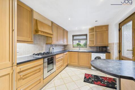 Kitchen with Breakfast Bar