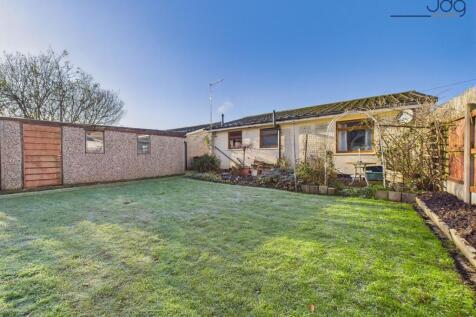 Spacious South Facing Garden