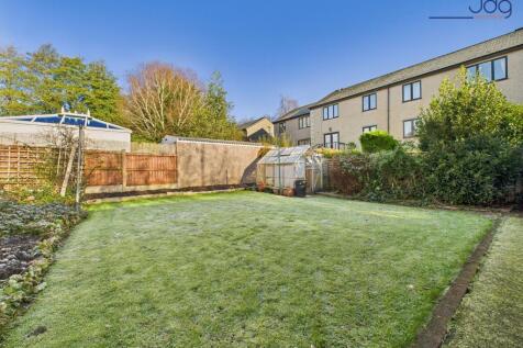 Spacious South Facing Garden