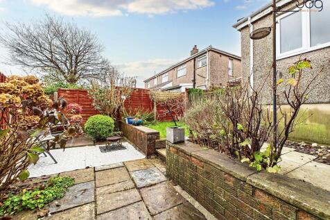 Tiered Garden with a mixture of flags, decking and lawn.