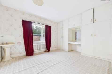 Double Bedroom 2 with built in storage