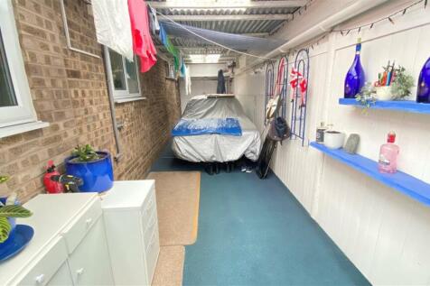 Garage/Workshop