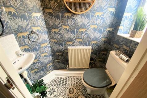 Entrance Hall/WC