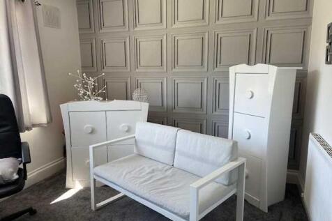 Bedroom 2 (Snug)