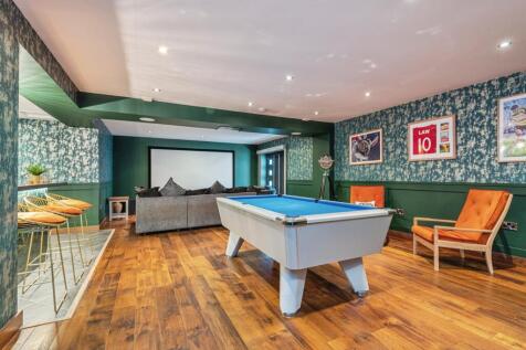 Cinema/Pool Room