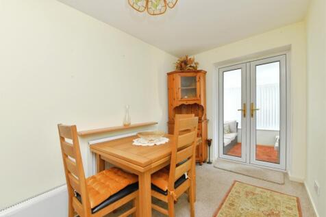 Bedroom 2/Dining Room