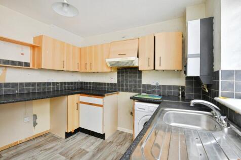Kitchen &amp; Dining Space 