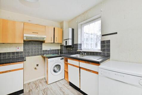 Kitchen &amp; Dining Space 