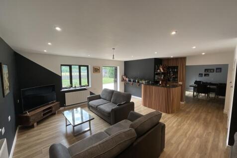 Lounge Bar Dining Area
