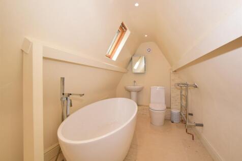 Ensuite Bathroom 2 *