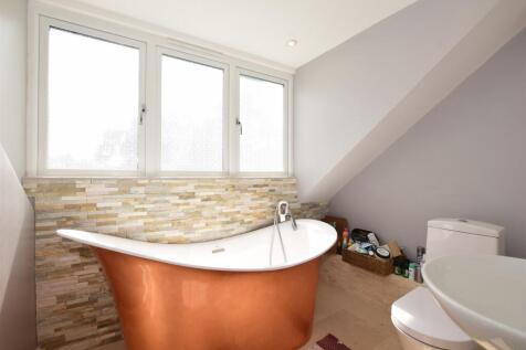 Ensuite Bathroom 3 *