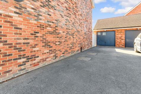 Driveway/Parking