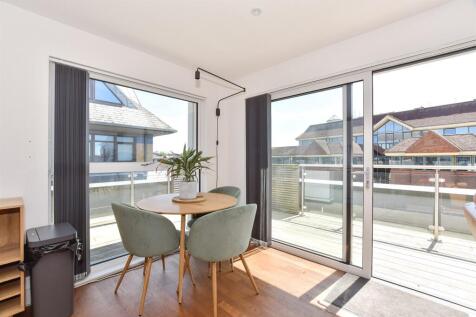 Lounge/Kitchen