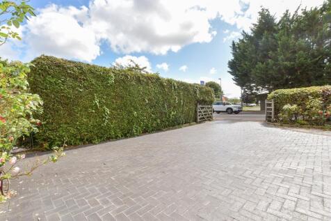 Driveway/Parking