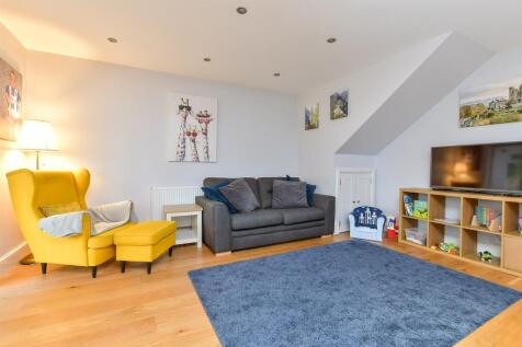 Kitchen/ Living Room