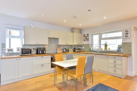 Kitchen/ Living Room