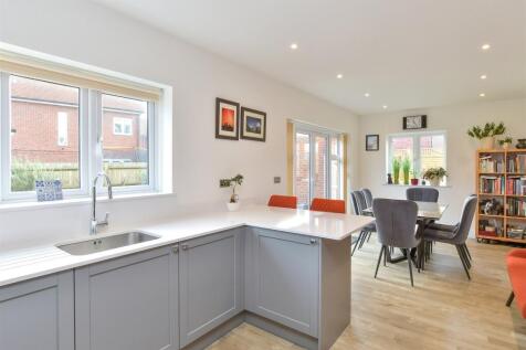 Kitchen/ Dining Room